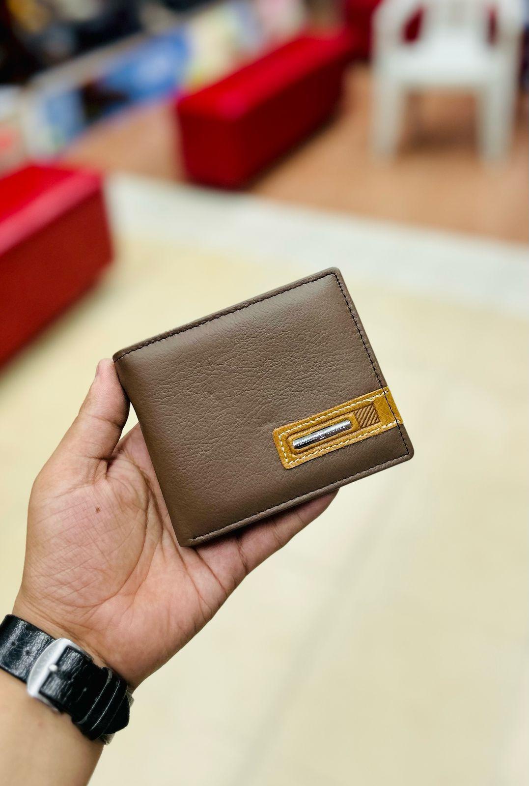 Men's Stylish Textured Leather Wallet